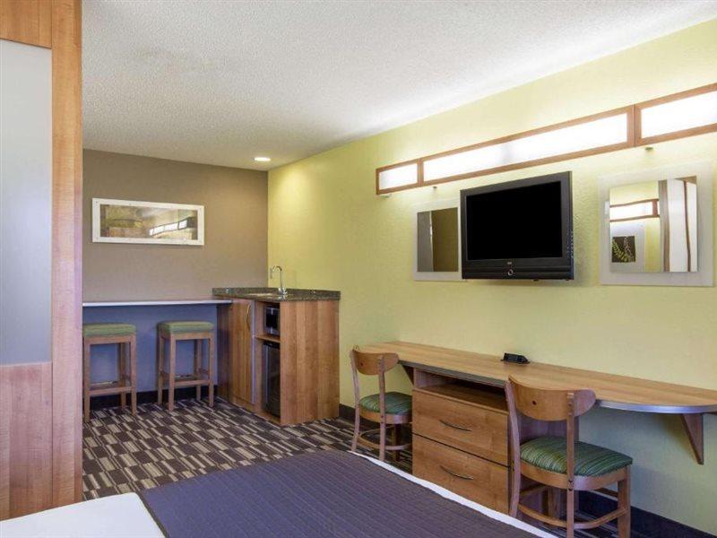 Microtel Inn & Suites By Wyndham Johnstown Екстер'єр фото