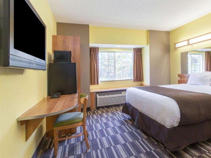 Microtel Inn & Suites By Wyndham Johnstown Екстер'єр фото