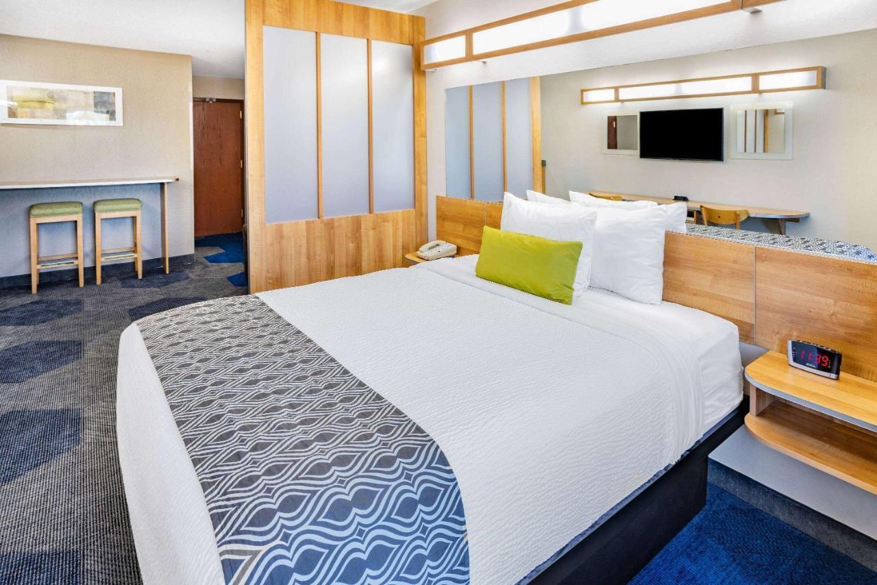 Microtel Inn & Suites By Wyndham Johnstown Екстер'єр фото