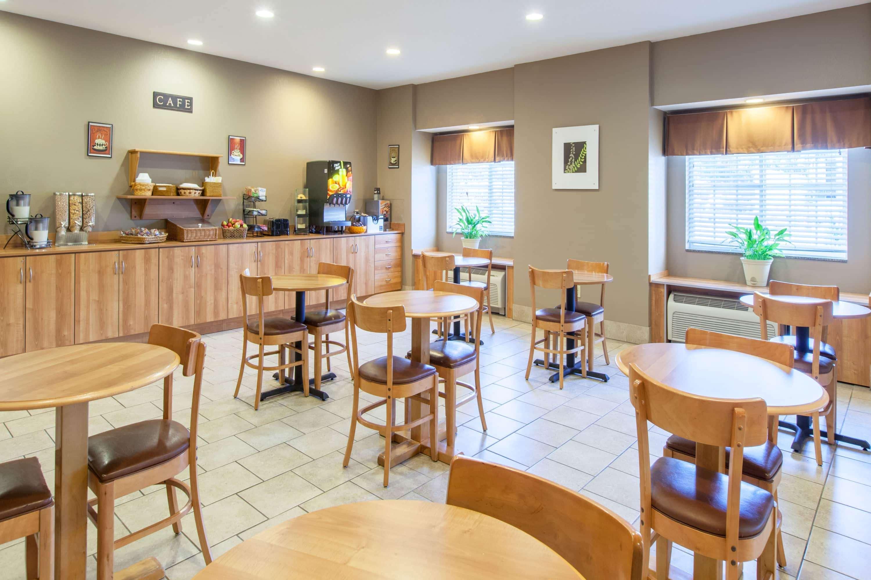 Microtel Inn & Suites By Wyndham Johnstown Екстер'єр фото