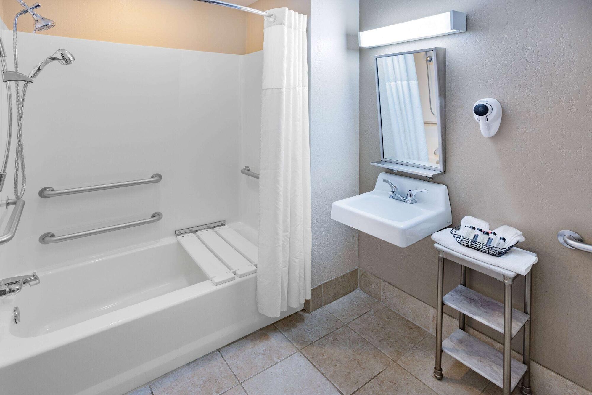 Microtel Inn & Suites By Wyndham Johnstown Екстер'єр фото