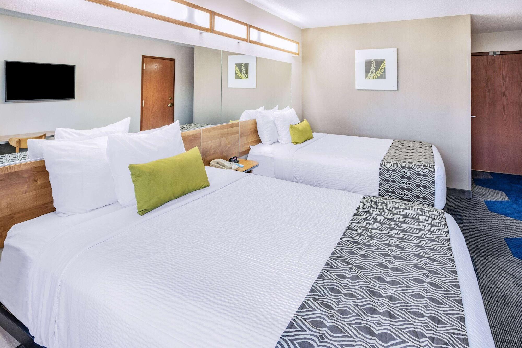 Microtel Inn & Suites By Wyndham Johnstown Екстер'єр фото
