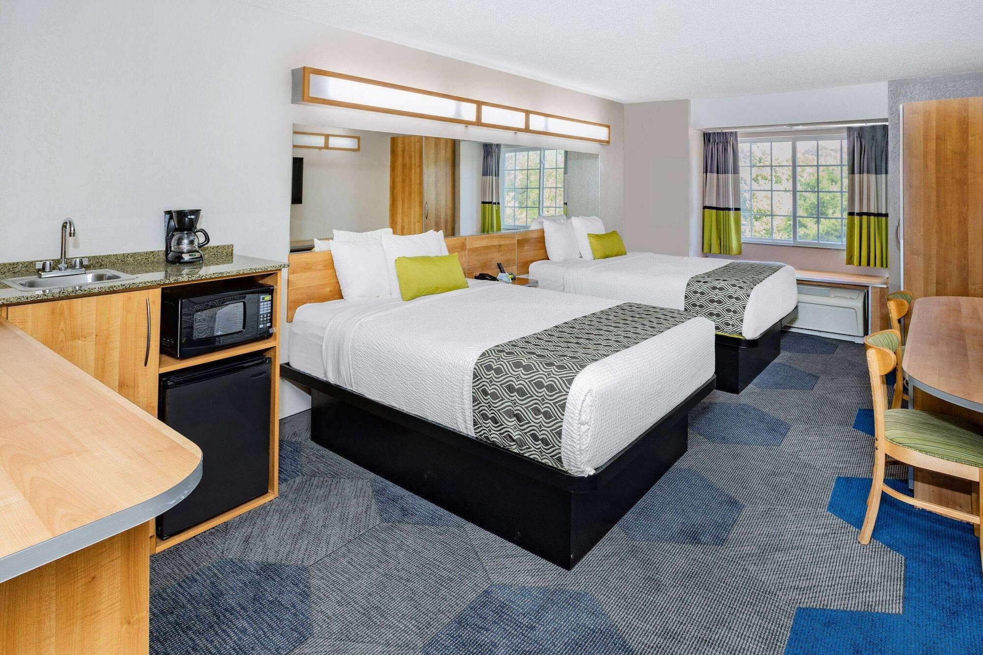 Microtel Inn & Suites By Wyndham Johnstown Екстер'єр фото