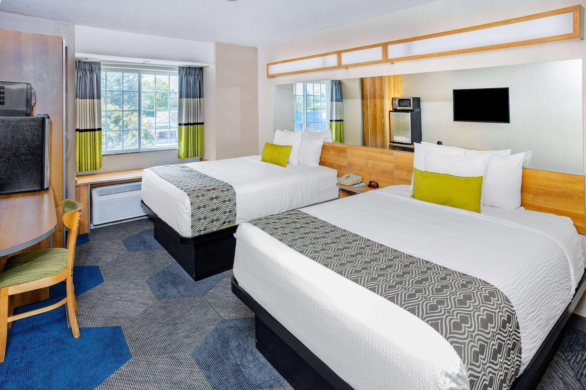Microtel Inn & Suites By Wyndham Johnstown Екстер'єр фото